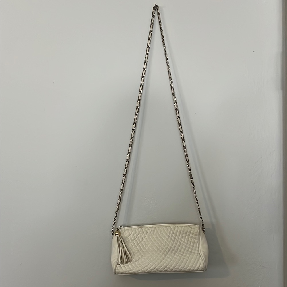 Elegant Cream Quilted Shoulder Bag